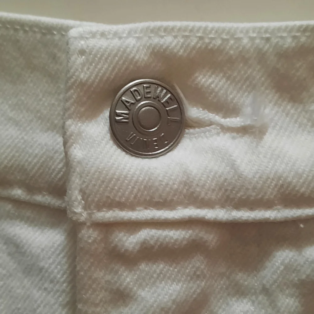 Madewell White Jean Shorts with Magic Pockets - Picture 4 of 16